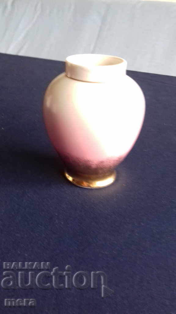 Porcelain vase with price 28.00 BGN | € 14.32 Porcelain vase with price 28.00 BGN | € 14.32