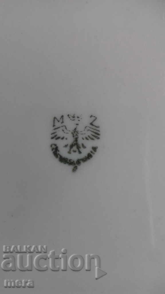 Auction Porcelain dessert plates -8 pcs Auction Porcelain dessert plates -8 pcs