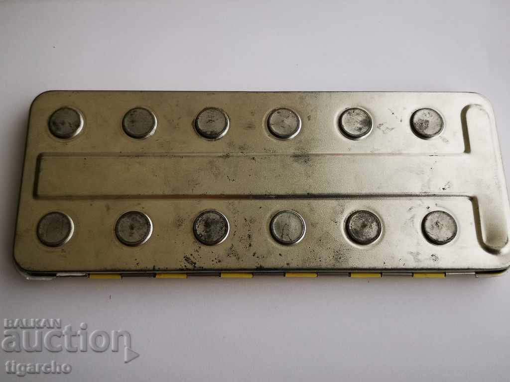 Old Pelican Paints with price 50.00 BGN | € 25.56 Old Pelican Paints with price 50.00 BGN | € 25.56