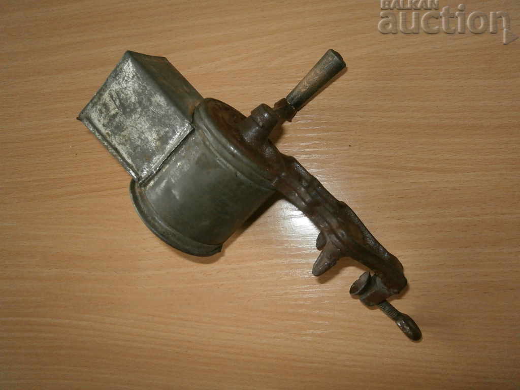 retro cast iron mill grinder for walnuts vintage with price 25.00 BGN | € 12.78 retro cast iron mill grinder for walnuts vintage with price 25.00 BGN | € 12.78