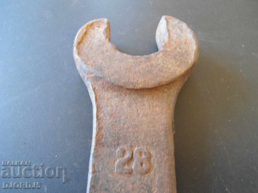 Auction  Old as a key 28-33 B.D.J., numbered