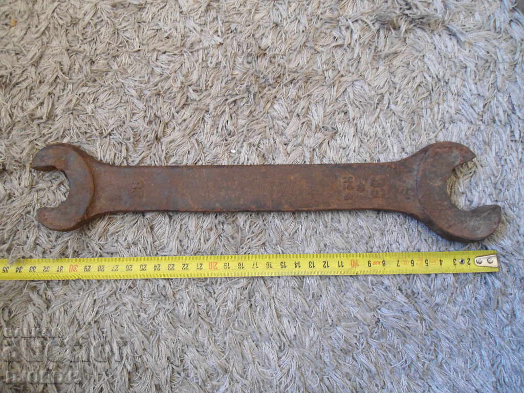 Old as a key 28-33 B.D.J., numbered - 7