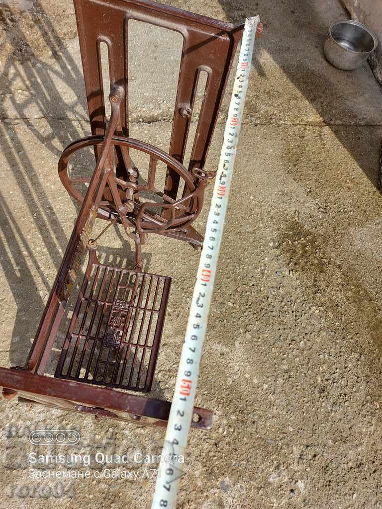 SEWING MACHINE - CHINA - FEET - 5 SEWING MACHINE - CHINA - FEET - 5