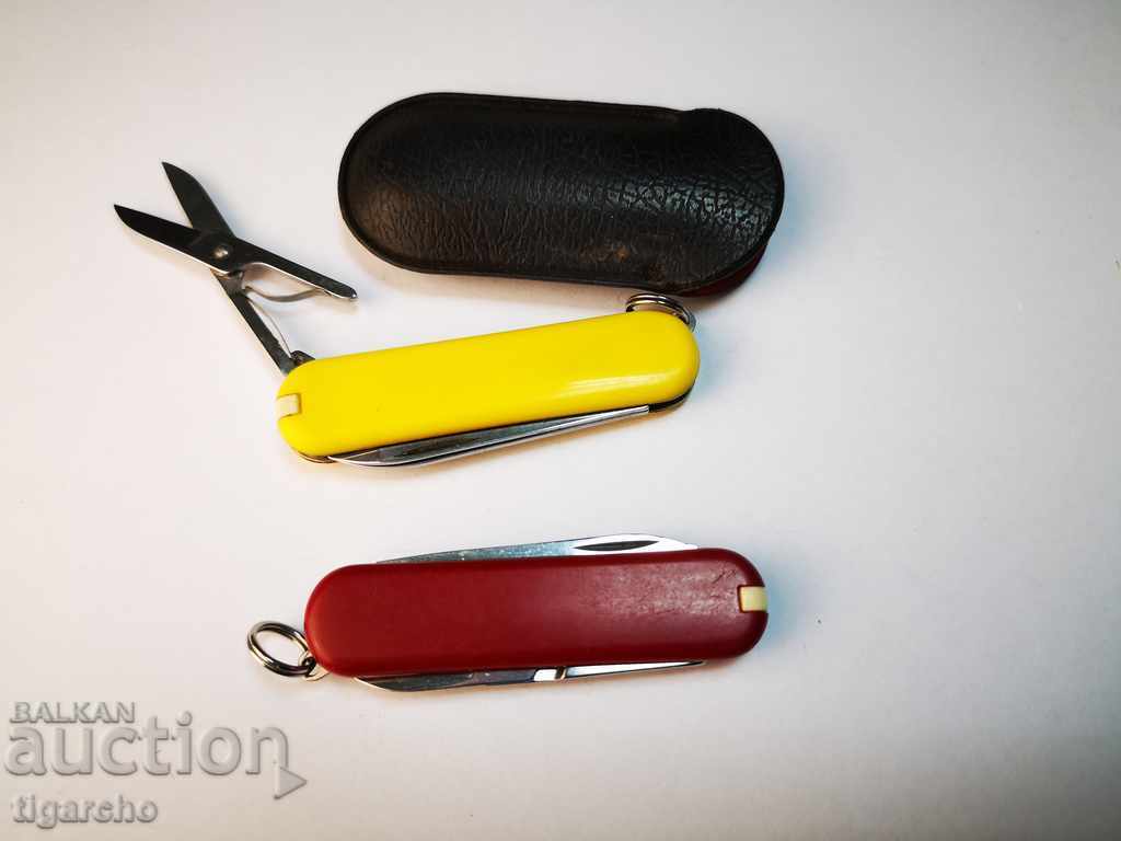 Auction  Swiss Army Knives