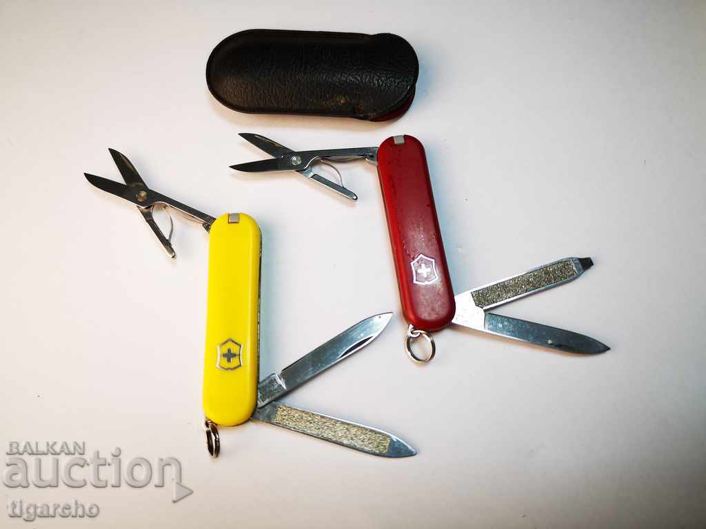 Delivery of Swiss Army Knives