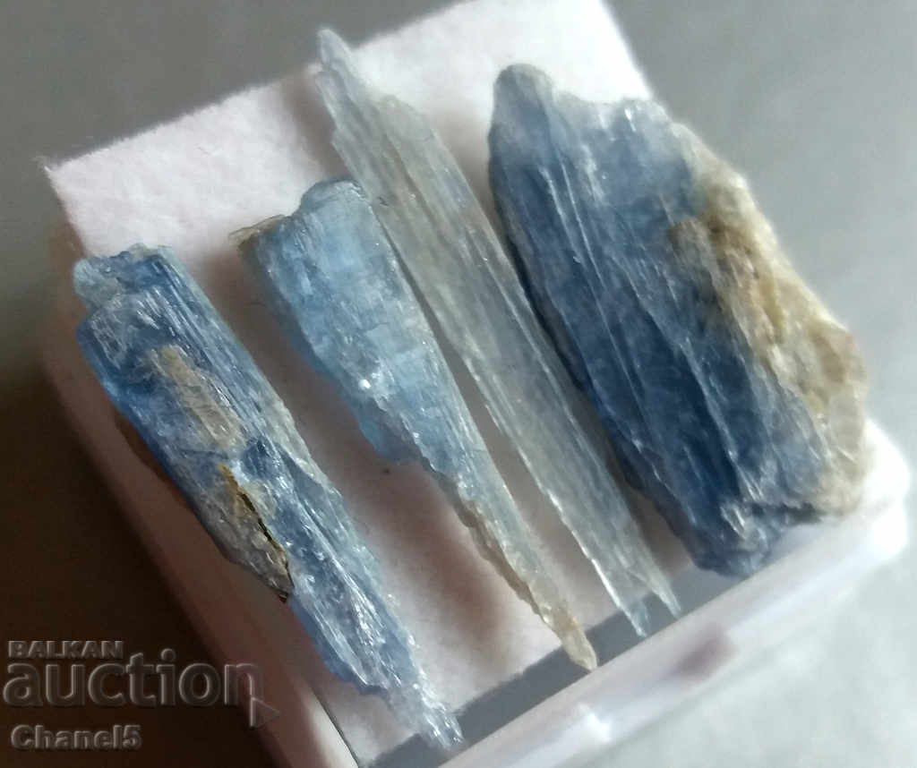 NATURAL RAW KIANITE - 11.15 carats (449) with price 9.00 BGN | € 4.60 NATURAL RAW KIANITE - 11.15 carats (449) with price 9.00 BGN | € 4.60