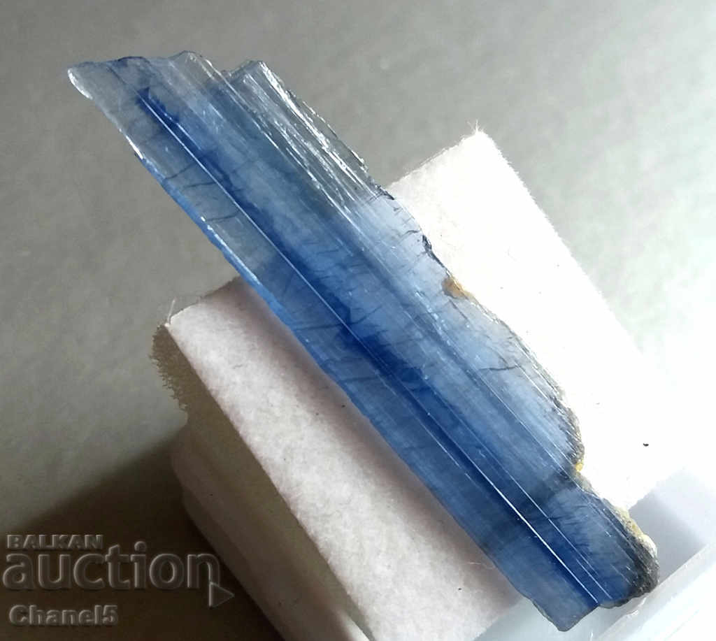 NATURAL RAW KIANITE - 12.00 carats (451) with price 12.90 BGN | € 6.60 NATURAL RAW KIANITE - 12.00 carats (451) with price 12.90 BGN | € 6.60