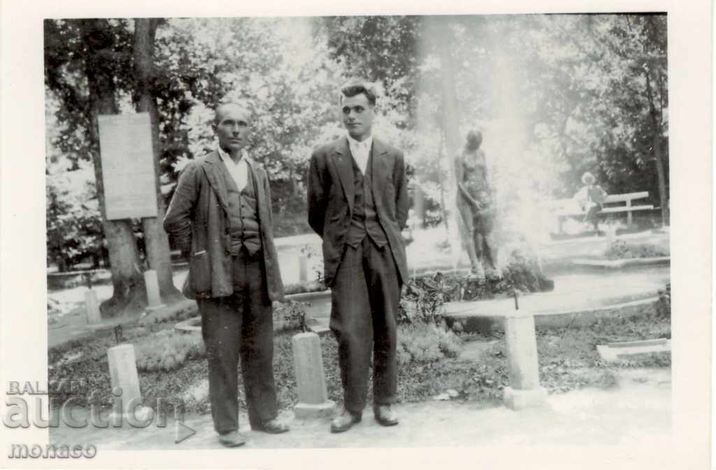 Παλιά φωτογραφία, φωτογραφία - Varshets, μπροστά από το σιντριβάνι