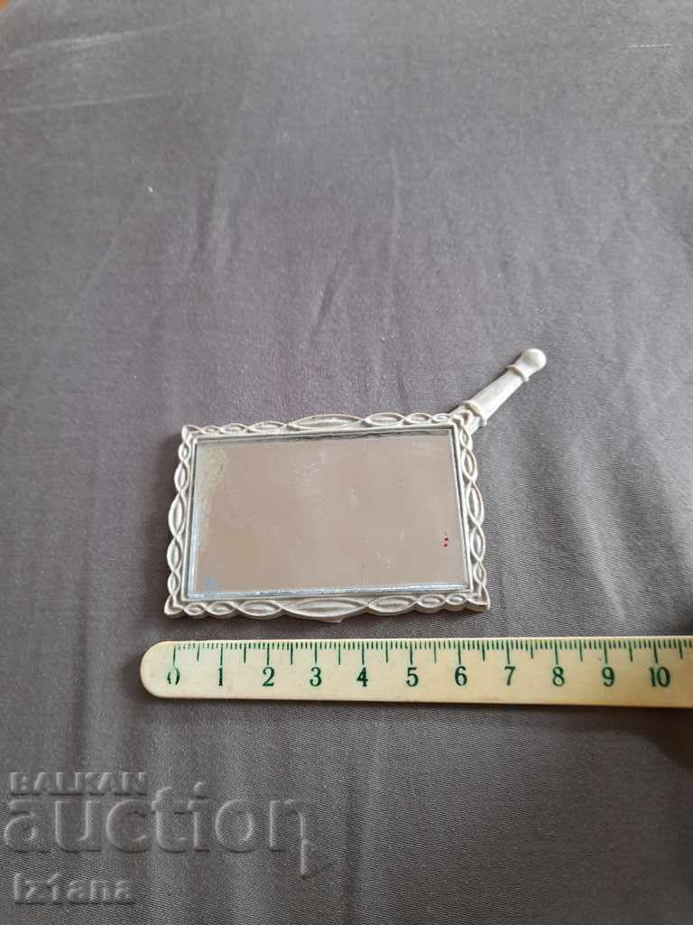 Delivery of An old mirror, a mirror