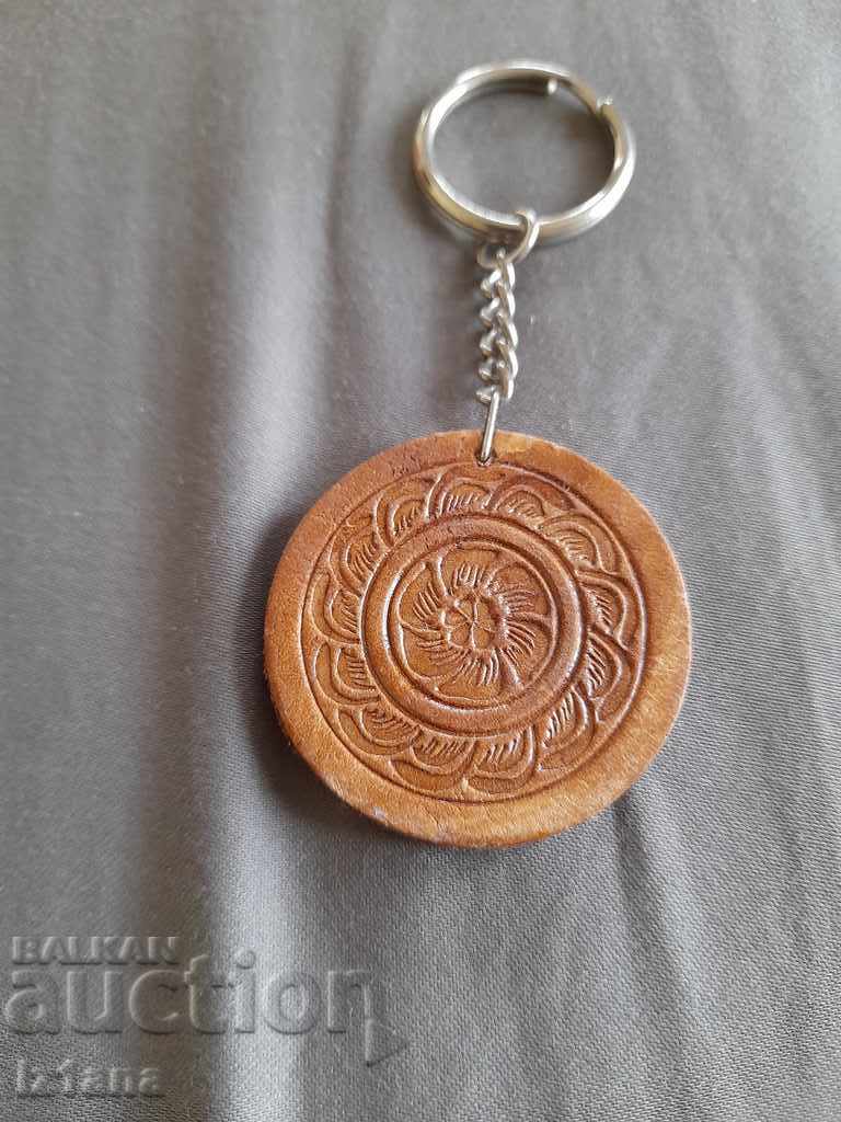 An old leather keychain with price 5.00 BGN | € 2.56 An old leather keychain with price 5.00 BGN | € 2.56
