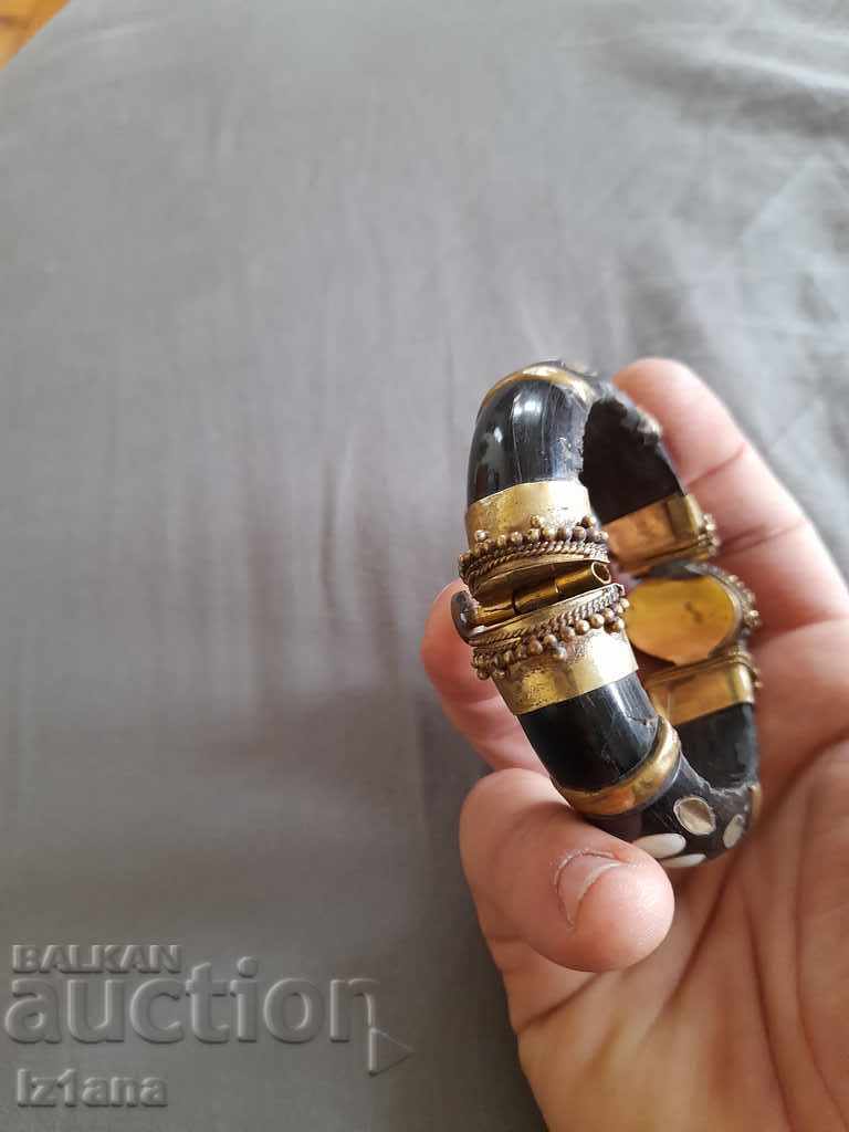 Delivery of Old bracelet from bone Delivery of Old bracelet from bone