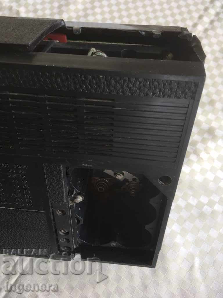 Delivery of RADIO WEF 206 WORKS, BUT VERY DAMAGED Delivery of RADIO WEF 206 WORKS, BUT VERY DAMAGED