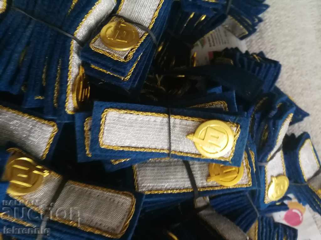 Embleme cu dungi de lot cu preț 25.00 BGN | € 12.78 Embleme cu dungi de lot cu preț 25.00 BGN | € 12.78