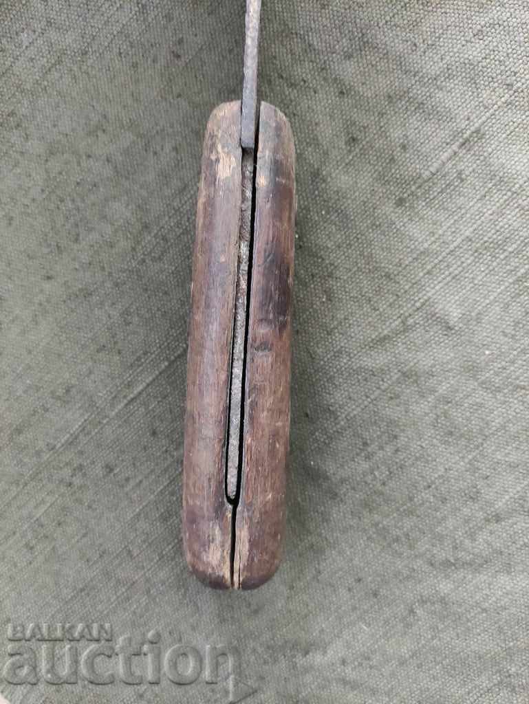 Delivery of Massive old knife Delivery of Massive old knife