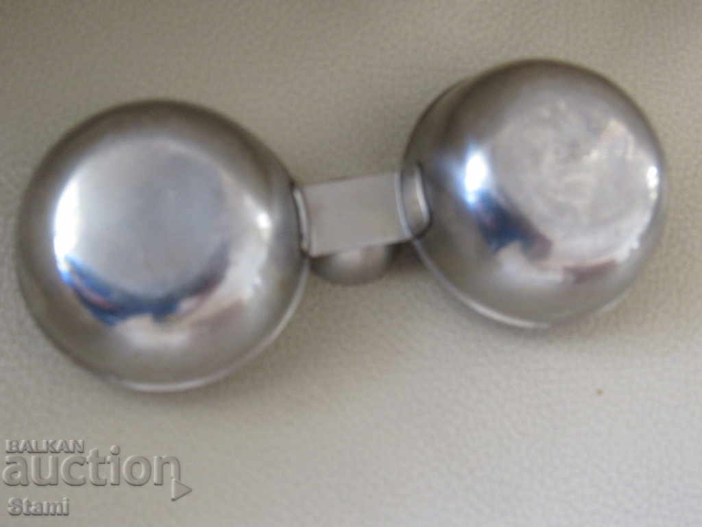 Delivery of Chrome metal salt shaker from the time of the soc Delivery of Chrome metal salt shaker from the time of the soc