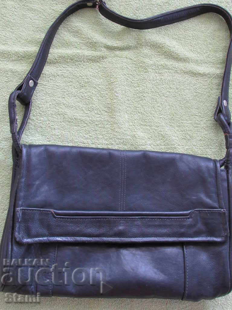 Women's bag in black made of genuine leather, new with price 18.00 BGN | € 9.20 Women's bag in black made of genuine leather, new with price 18.00 BGN | € 9.20