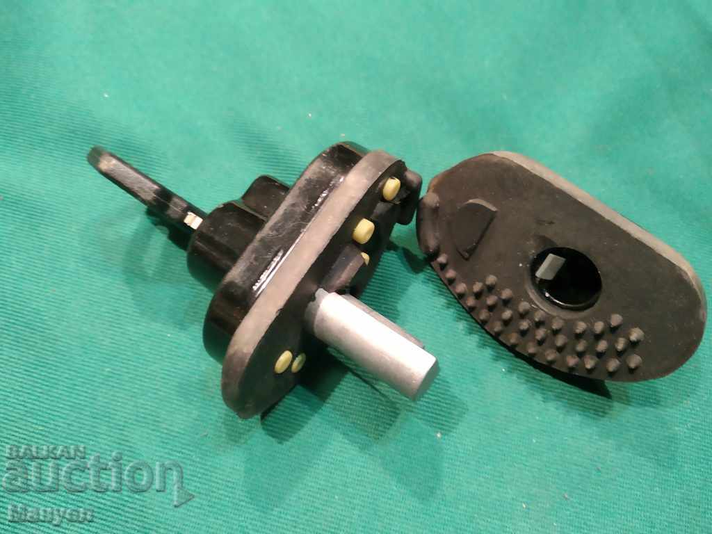 Auction I am selling a weapon trigger lock. Auction I am selling a weapon trigger lock.