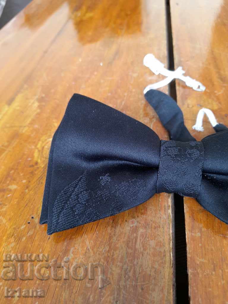 Old bow tie with price 5.00 BGN | € 2.56 Old bow tie with price 5.00 BGN | € 2.56