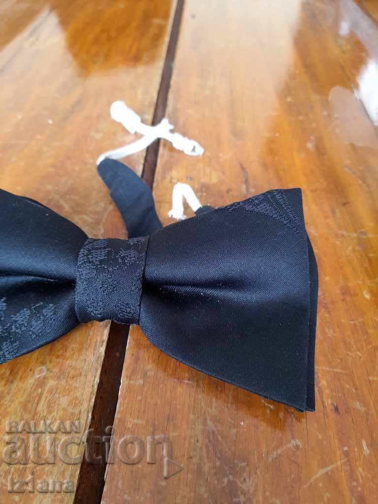 Auction Old bow tie Auction Old bow tie