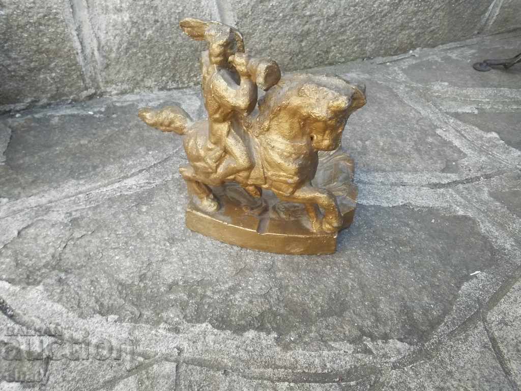 Παράδοση Ένα παλιό ρωσικό αναμνηστικό. Αγαλμάτιο Παράδοση Ένα παλιό ρωσικό αναμνηστικό. Αγαλμάτιο