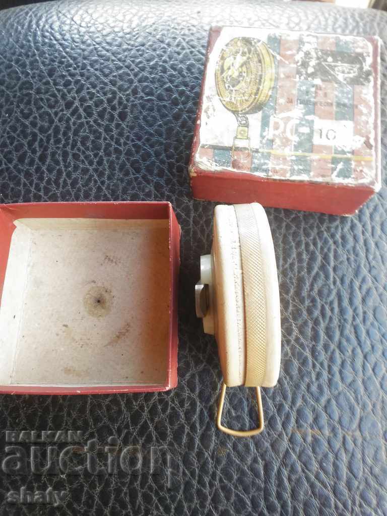 Banda veche din piele măsoară 10 m. - 6