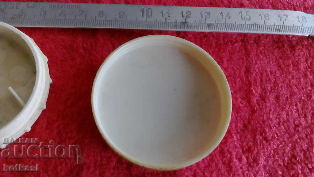 Auction Old sturdy small social bakelite box markings Auction Old sturdy small social bakelite box markings