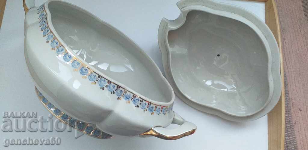Auction Bulgarian porcelain tureen 24 kr. Gold / 80s Auction Bulgarian porcelain tureen 24 kr. Gold / 80s