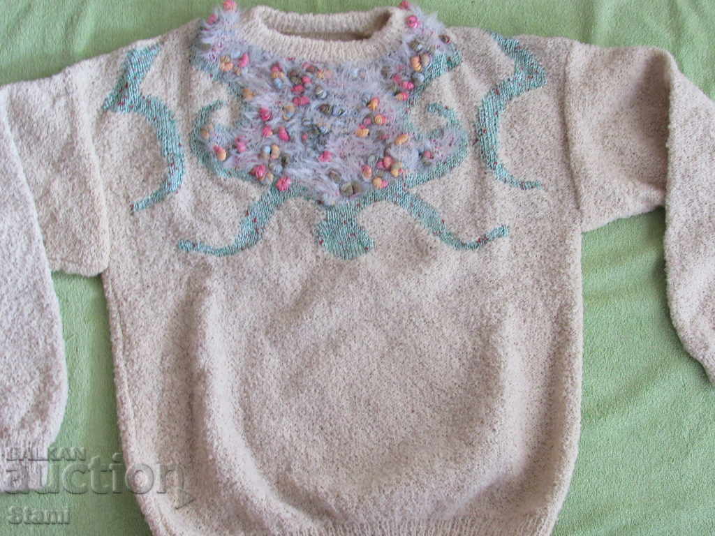 Bluză tricotată manual cu motive de șampanie cu preț 35.00 BGN | € 17.90