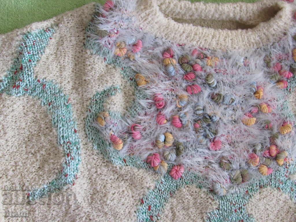 Livrarea Bluză tricotată manual cu motive de șampanie