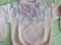 Hand-knitted blouse with champagne motifs