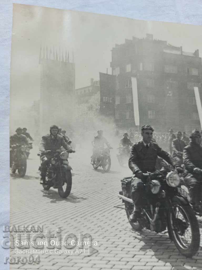 Auction ROCKERS - GUARDS - FLAGS - YELLOW PAVETS Auction ROCKERS - GUARDS - FLAGS - YELLOW PAVETS