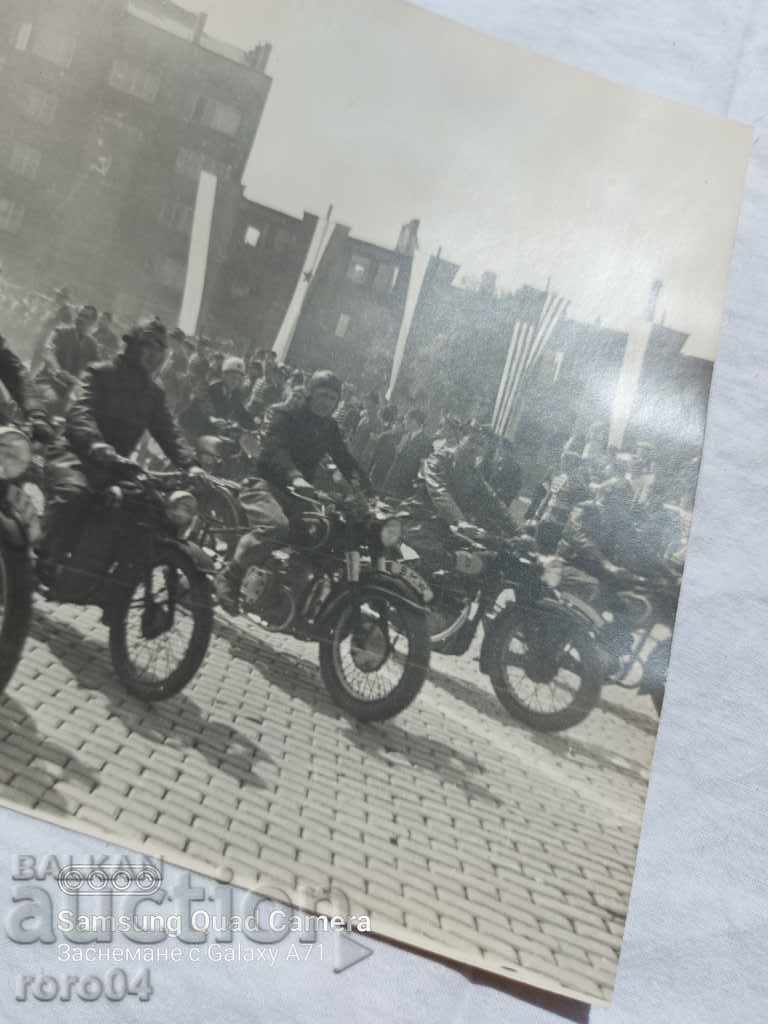 Delivery of ROCKERS - GUARDS - FLAGS - YELLOW PAVETS Delivery of ROCKERS - GUARDS - FLAGS - YELLOW PAVETS