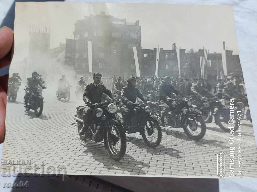 ROCKERS - GUARDS - FLAGS - YELLOW PAVETS - 7 ROCKERS - GUARDS - FLAGS - YELLOW PAVETS - 7