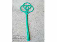 Veche bătătorie de plastic