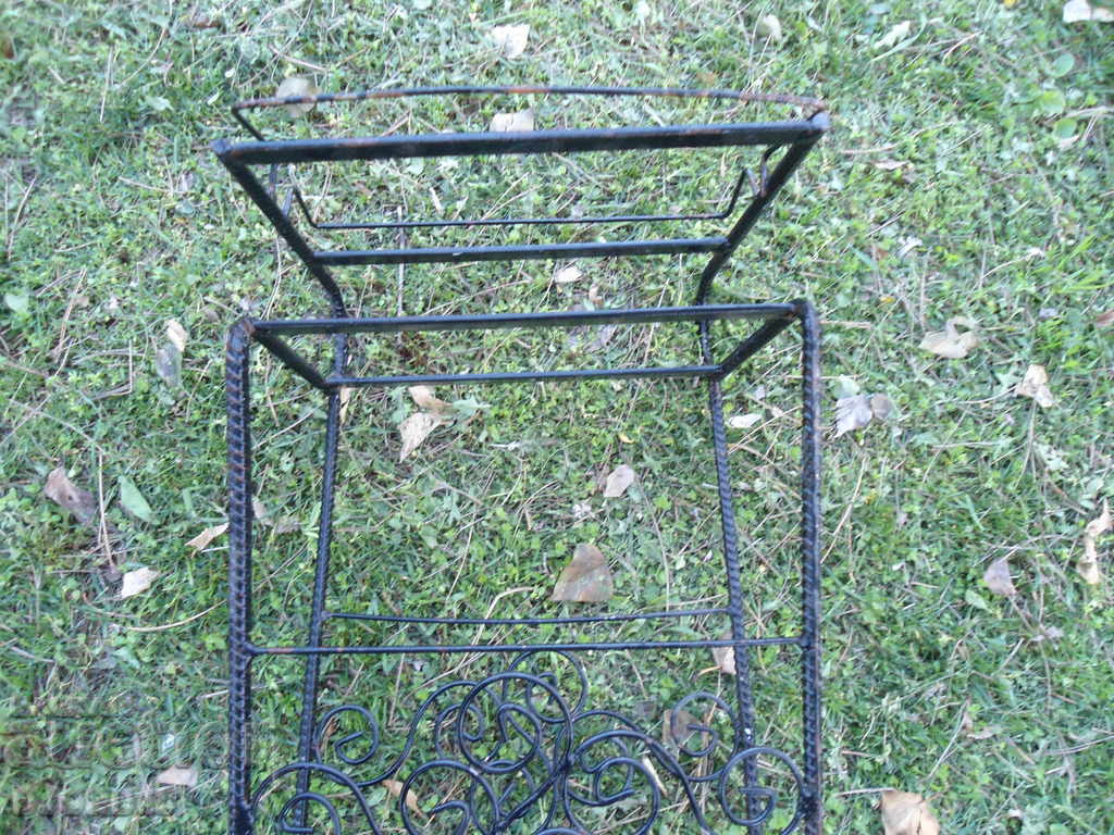 Παράδοση Παλιό μεταλλικό ράφι