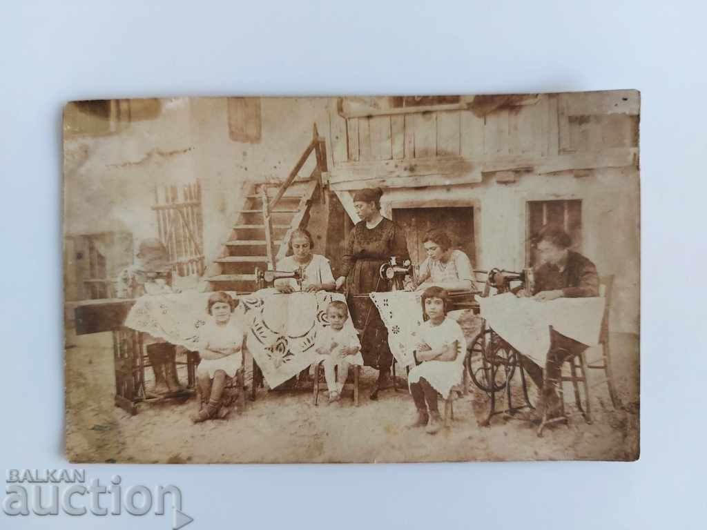 CUSUT CURS REGATUL BULGARIEI MAȘINĂ DE CUSUT FOTO FOTO cu preț 19.00 BGN | € 9.71