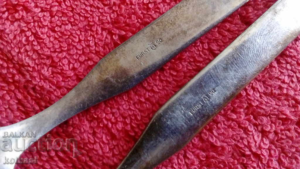 Delivery of Lot of two old silver-plated kitchenware spoons Delivery of Lot of two old silver-plated kitchenware spoons