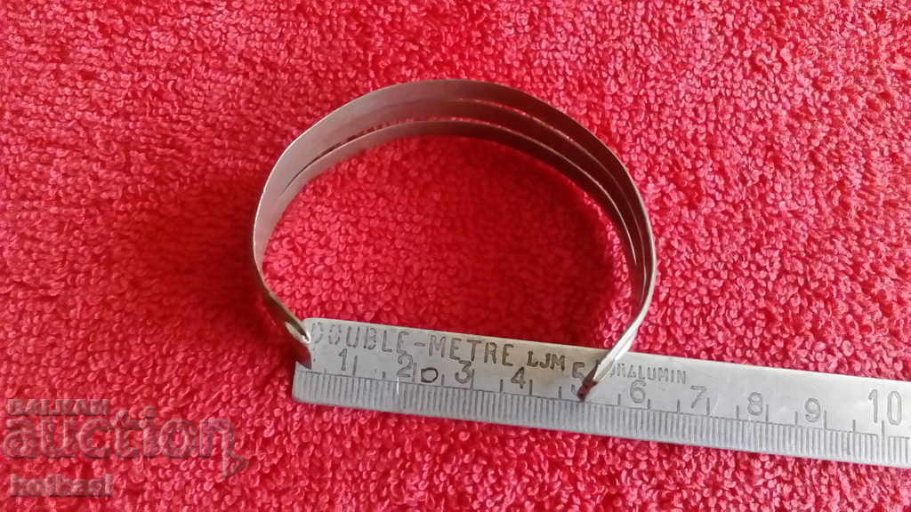 Brățară metalică veche Sachan cu preț 35.50 BGN | € 18.15 Brățară metalică veche Sachan cu preț 35.50 BGN | € 18.15