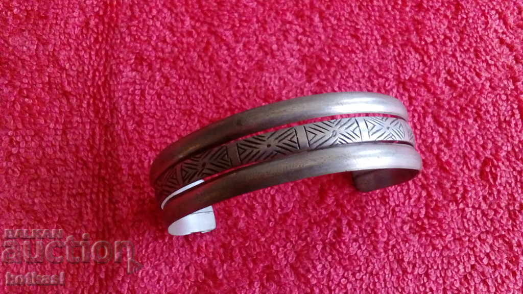 Licitație Brățară metalică veche Sachan Licitație Brățară metalică veche Sachan