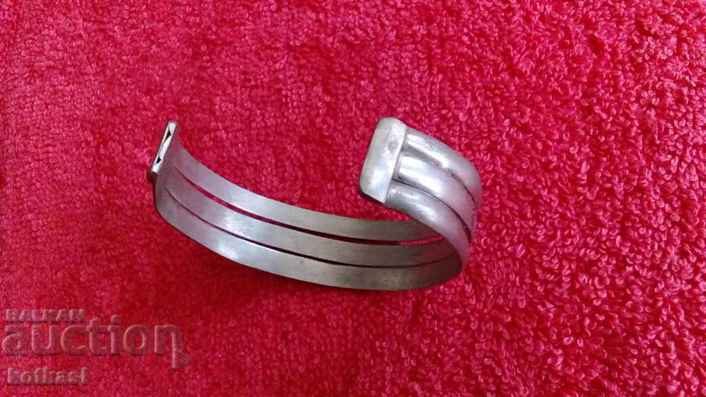 Livrarea Brățară metalică veche Sachan Livrarea Brățară metalică veche Sachan