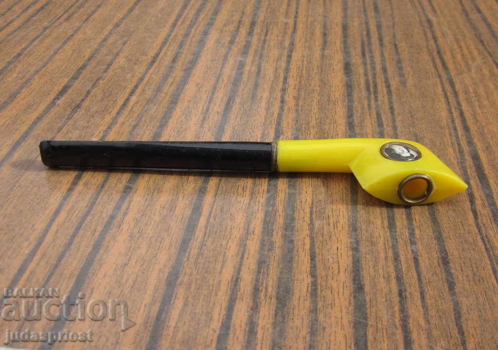 Auction  retro old women's cigarette