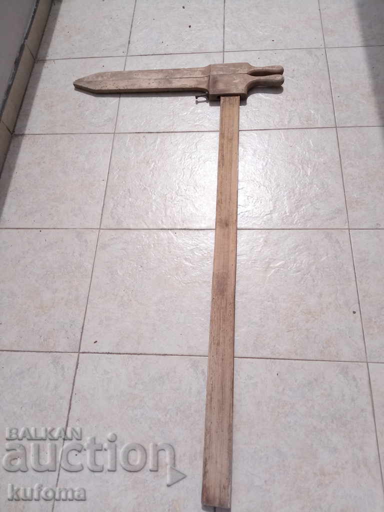 Μια παλιά μεγάλη ξύλινη δαγκάνα - 5 Μια παλιά μεγάλη ξύλινη δαγκάνα - 5