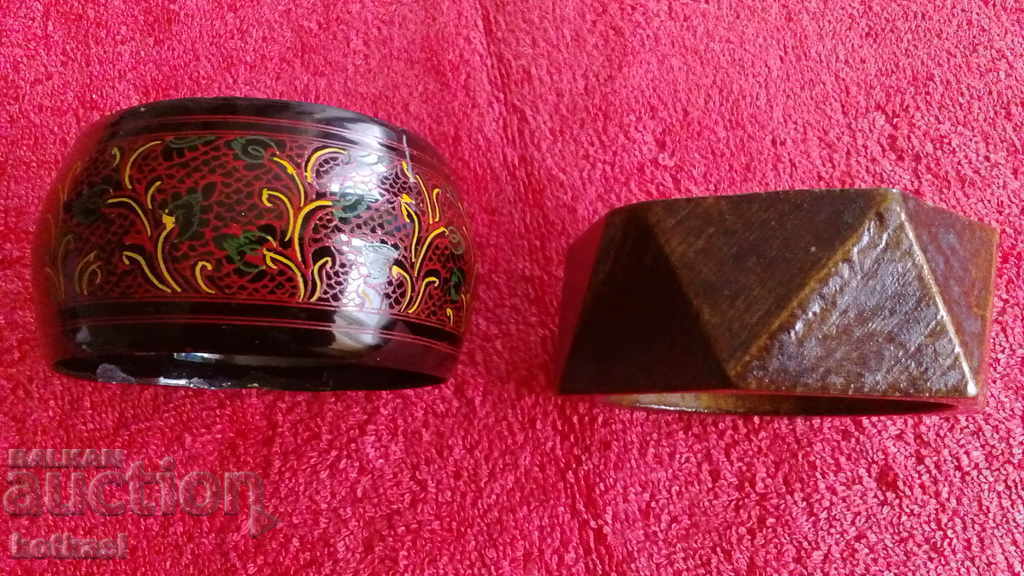 Πολλά δύο ξύλινα βραχιόλια με τιμή 21.00 BGN | € 10.74 Πολλά δύο ξύλινα βραχιόλια με τιμή 21.00 BGN | € 10.74