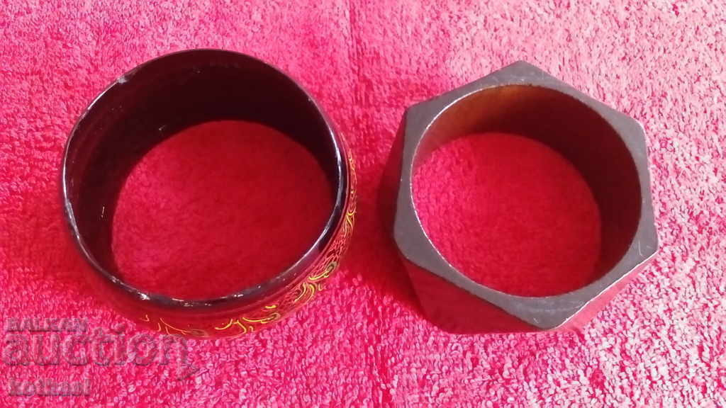 Παράδοση Πολλά δύο ξύλινα βραχιόλια Παράδοση Πολλά δύο ξύλινα βραχιόλια