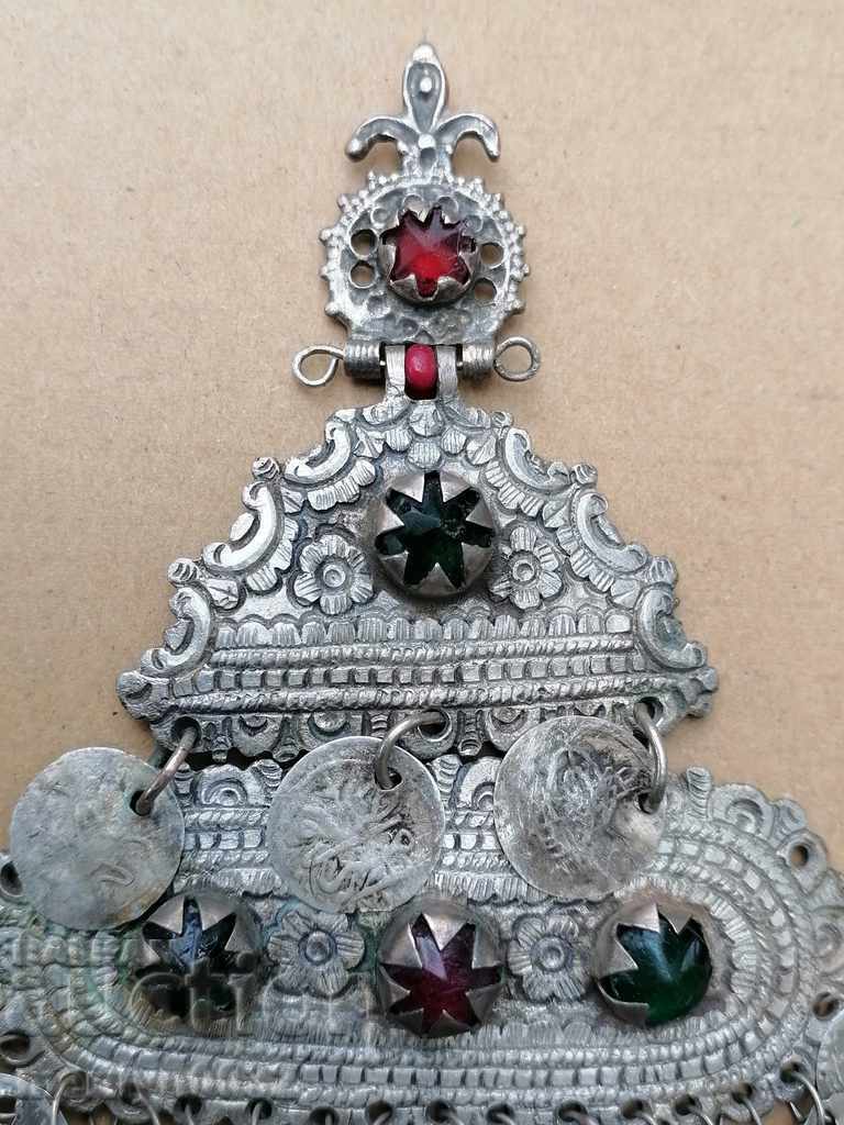 Γυναικεία κοσμήματα για κασκόλ, φούντα, μενταγιόν στολή με τιμή 375.00 BGN | € 191.73