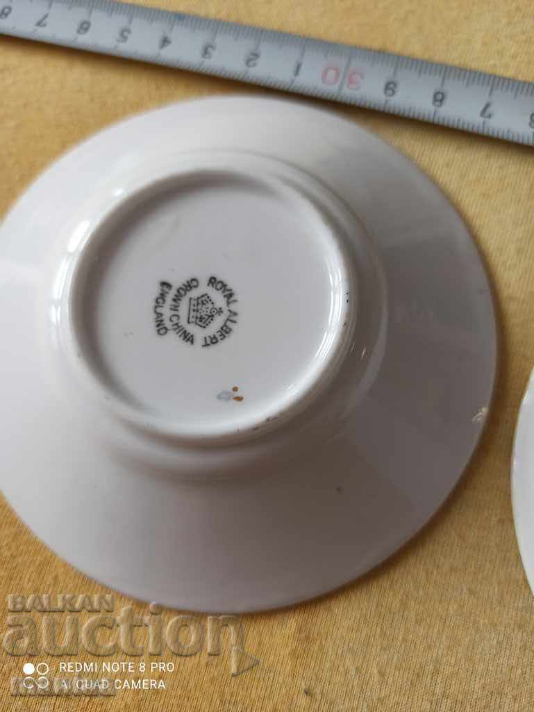 Porcelain small plates, 3 pieces - 5 Porcelain small plates, 3 pieces - 5