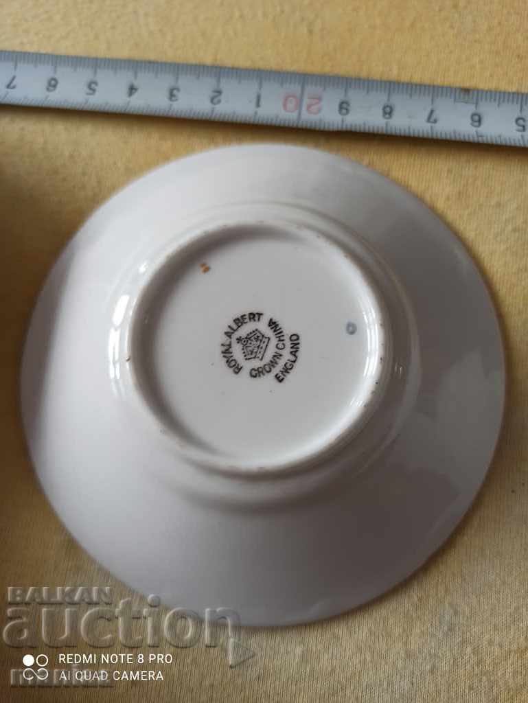 Porcelain small plates, 3 pieces - 6 Porcelain small plates, 3 pieces - 6