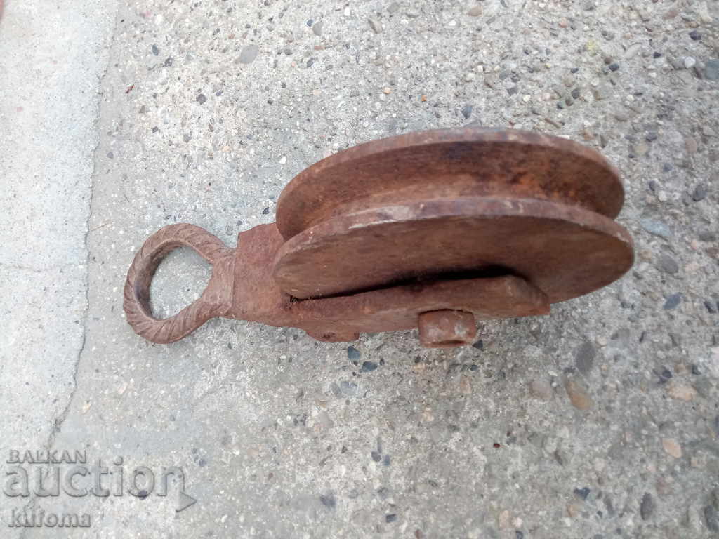 Auction Old iron reel Auction Old iron reel