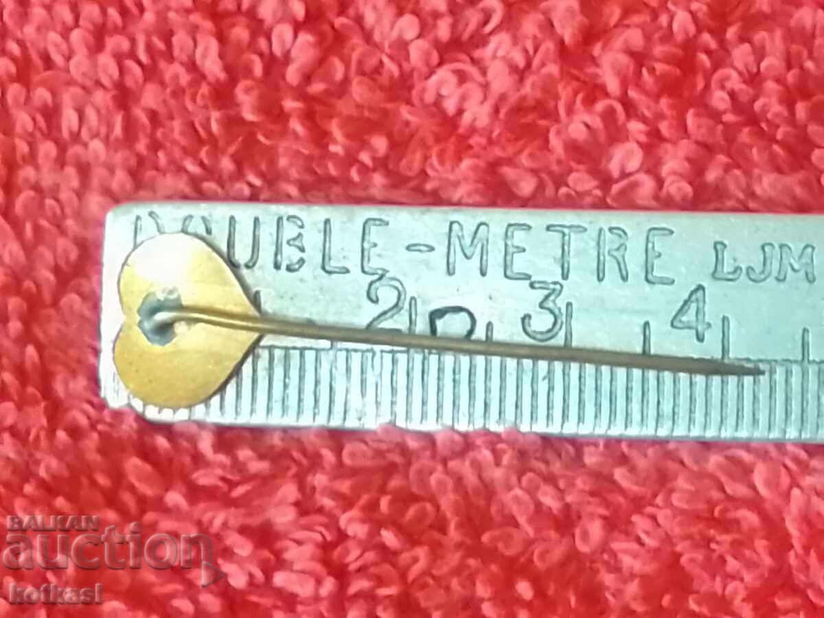 Veche ac de păr imperial din metal, bronz, email, insignă, litera O, inimă cu preț 4.00 BGN | € 2.05