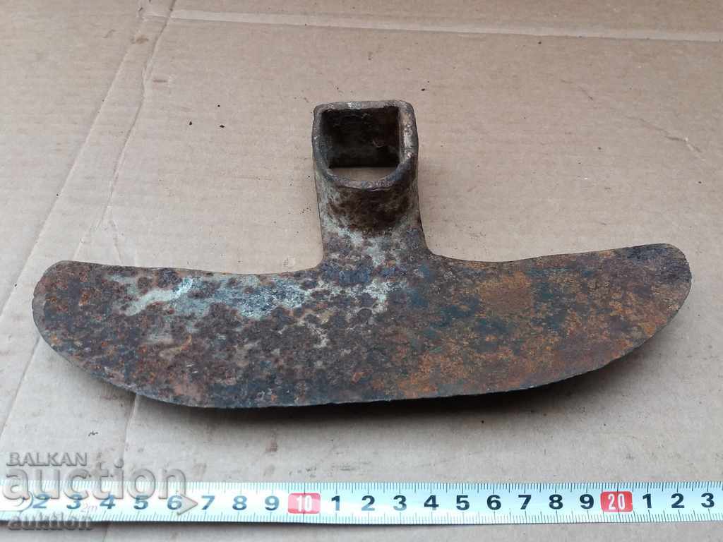 OLD MASSIVE FORGED REVIVAL PICK, SHOE - 7 OLD MASSIVE FORGED REVIVAL PICK, SHOE - 7